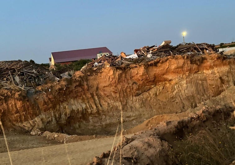 Denuncian el «gran vertedero» que una empresa de reciclaje está creando en Astorga